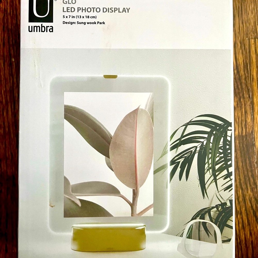 NWT! Umbra Glo Illuminated 5x7 LED Photo Display